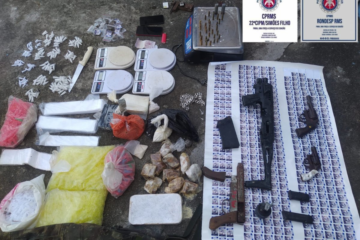 Homem com submetralhadora, drogas e granada é preso em Simões Filho