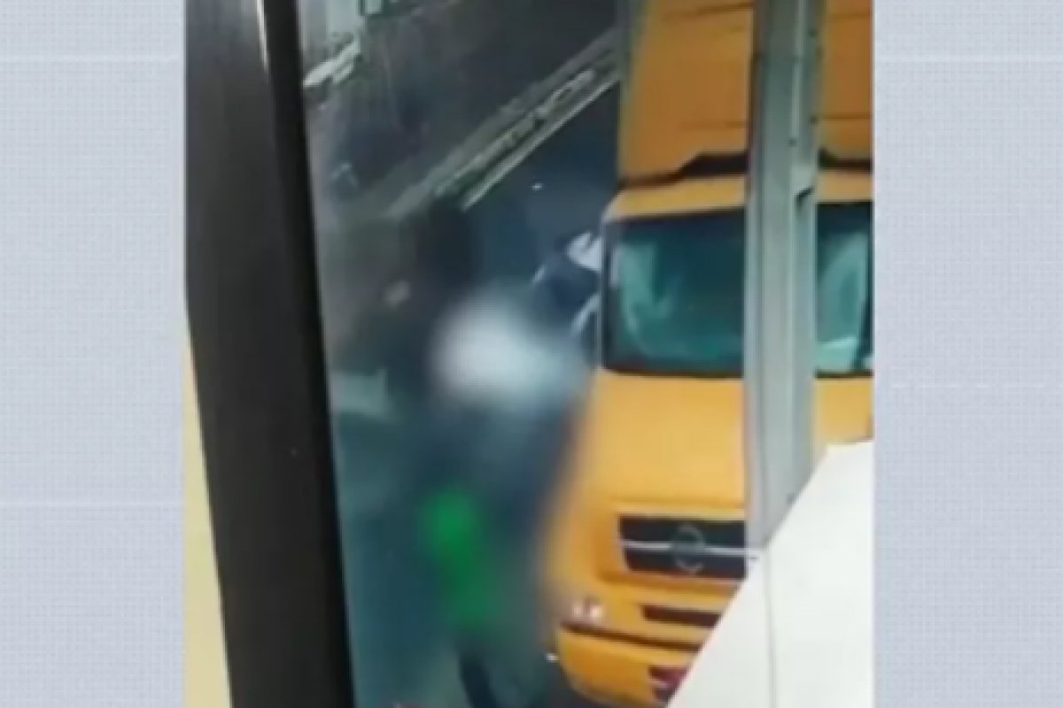 Pessoas sobrevivem após atropelamento em Feira de Santana, na Bahia