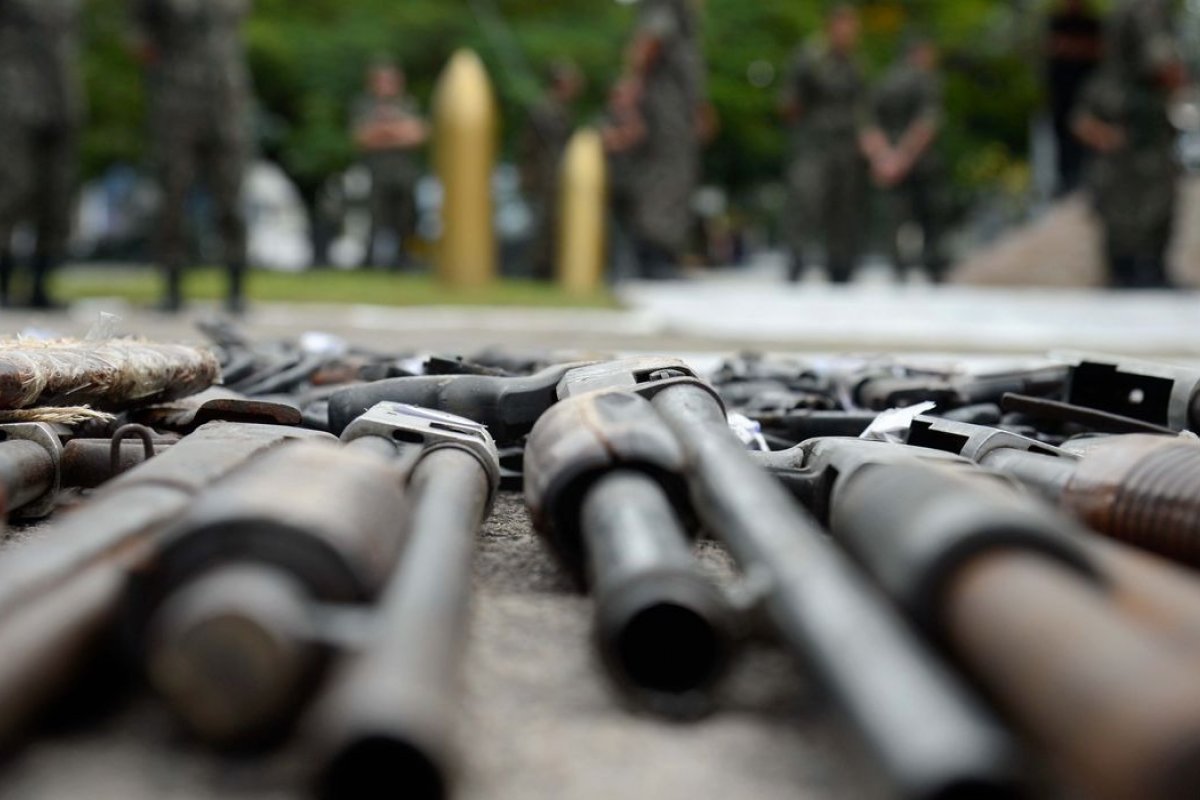 Escola na Flórida sorteia armas e munições entre alunos e professores