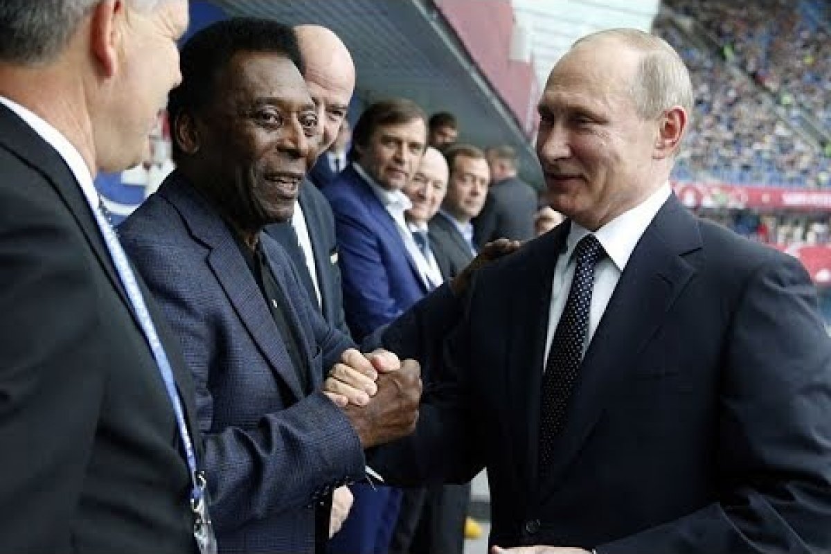 Em carta, Pelé pede fim de invasão russa à Ucrânia e relembra encontro com Putin