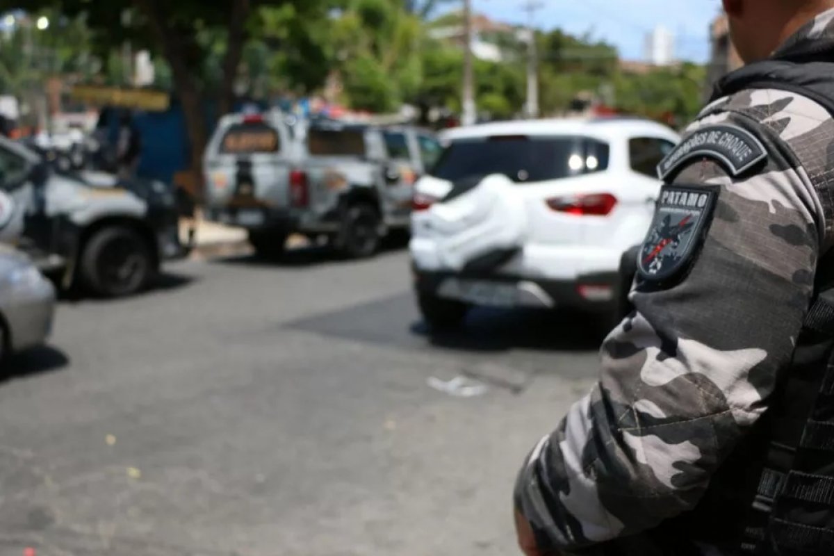 Suspeitos que se preparavam para roubar na Pituba são presos pela polícia