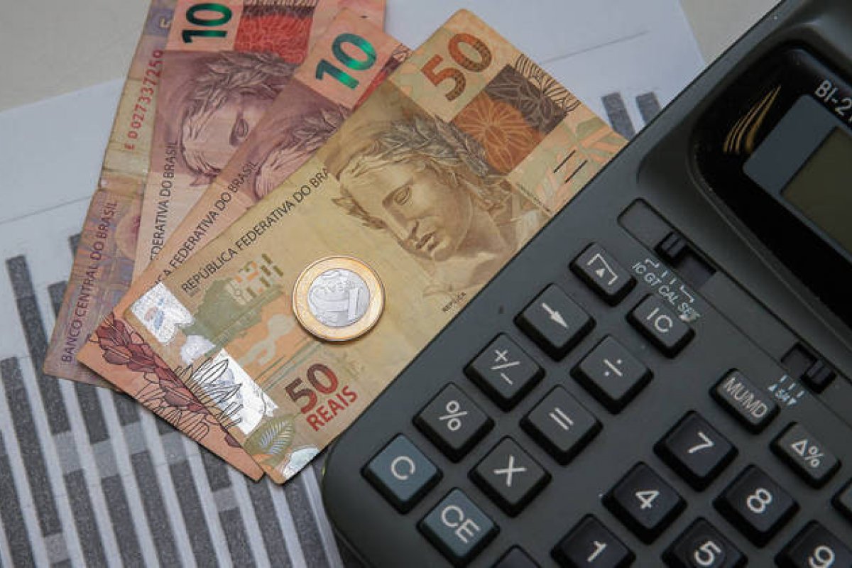 IBGE revisa para cima dados do PIB do 3º e 4º tri de 2021