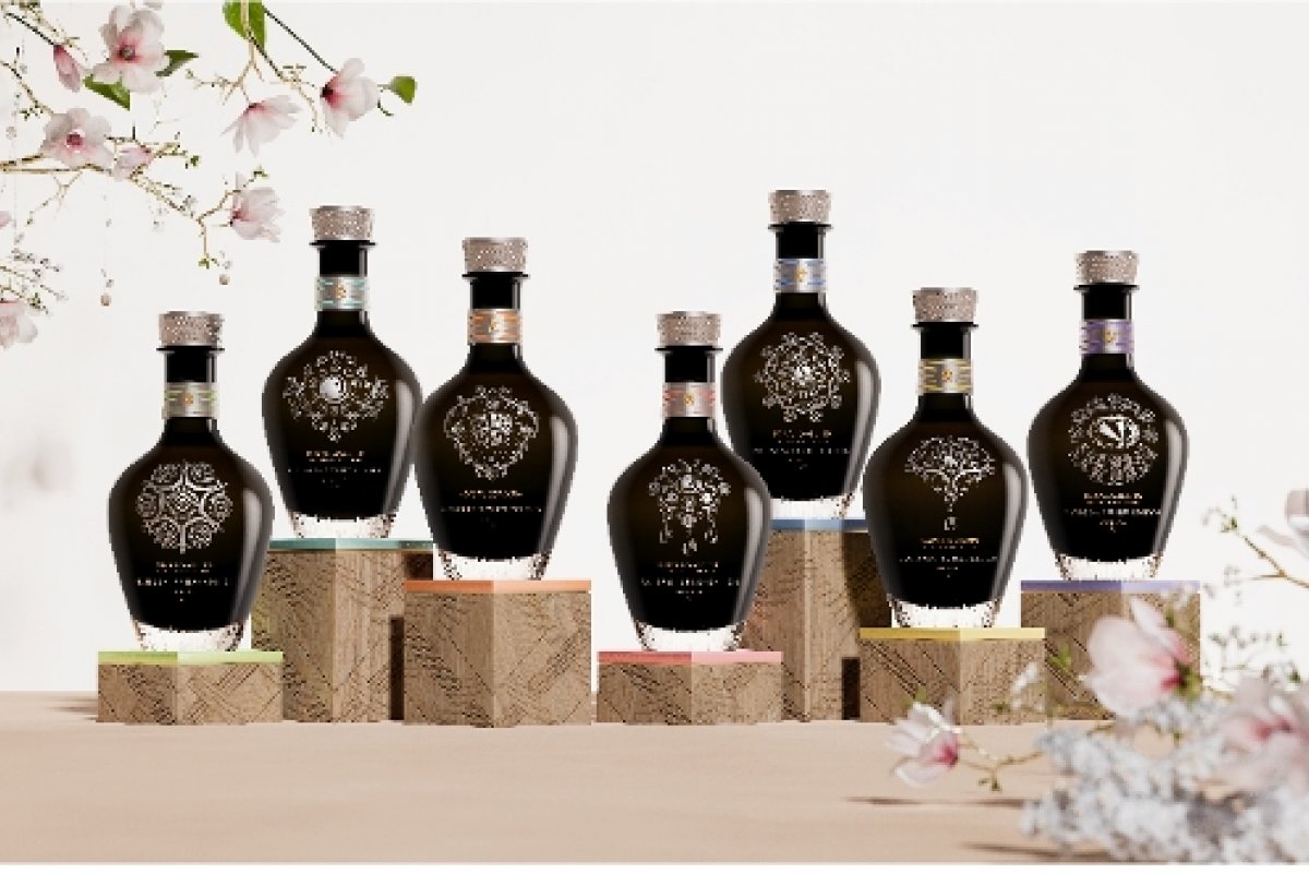 Royal Salute celebra 70 anos do reinado de Elizabeth II com coleção especial de 7 garrafas, cada uma representando uma década!