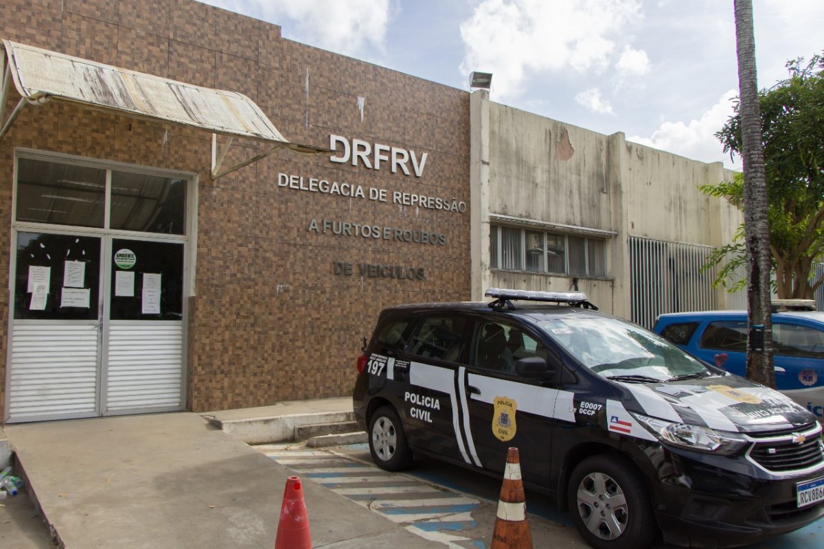 Salvador: polícia recupera carro roubado no bairro da Pituba