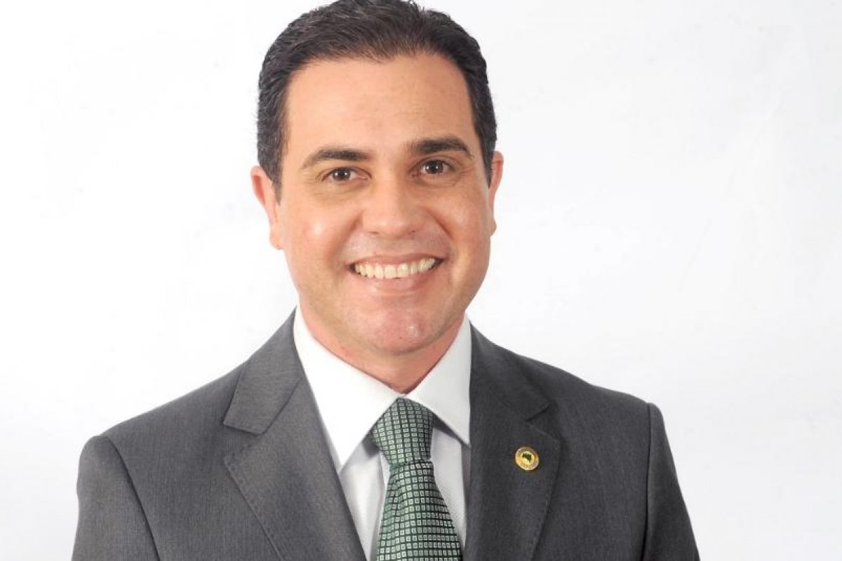 AL-BA: Após diagnóstico de câncer, Tom Araújo desiste de eleição; Luciano herda capital político