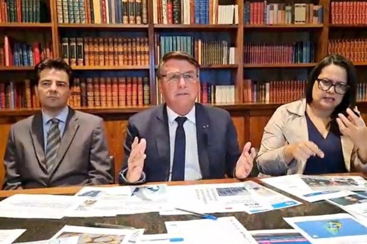 Em live, Bolsonaro diz que iria à TV Globo debater sobre sistema eleitoral