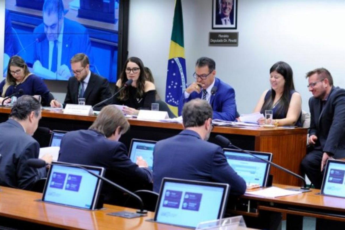 Comissão de deputados conclui texto do pacote Anticrime de Moro