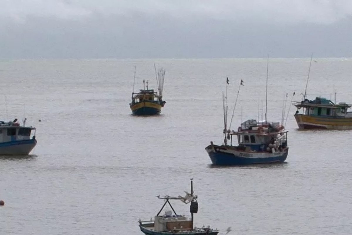 Pescadores são regatados após quatro dias à deriva no sul da Bahia