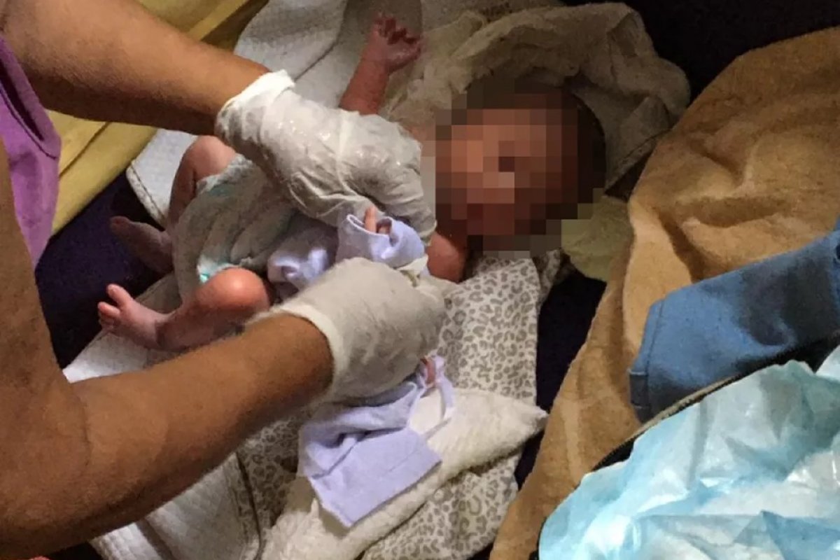 Bebê recém-nascida é encontrada dentro de lixeira no bairro do Nordeste de Amaralina, em Salvador