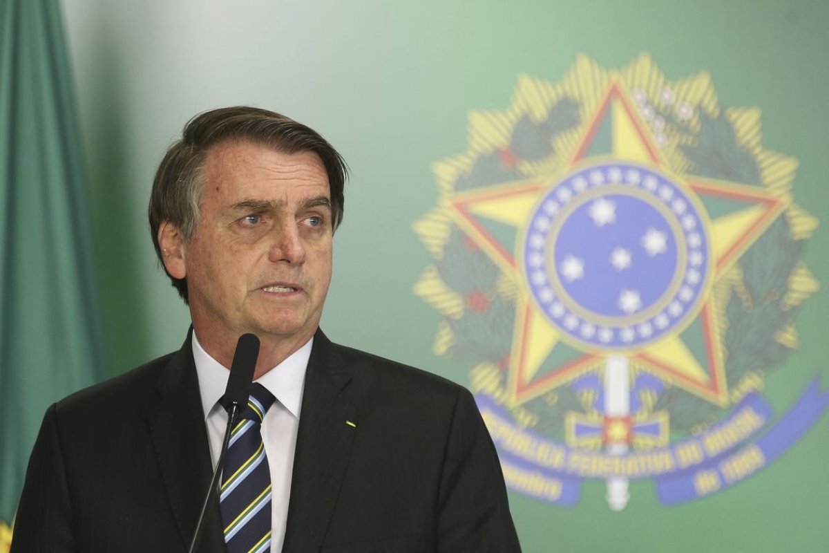 Bolsonaro e 23 parlamentares pedem bloqueio do fundo partidário do PSL