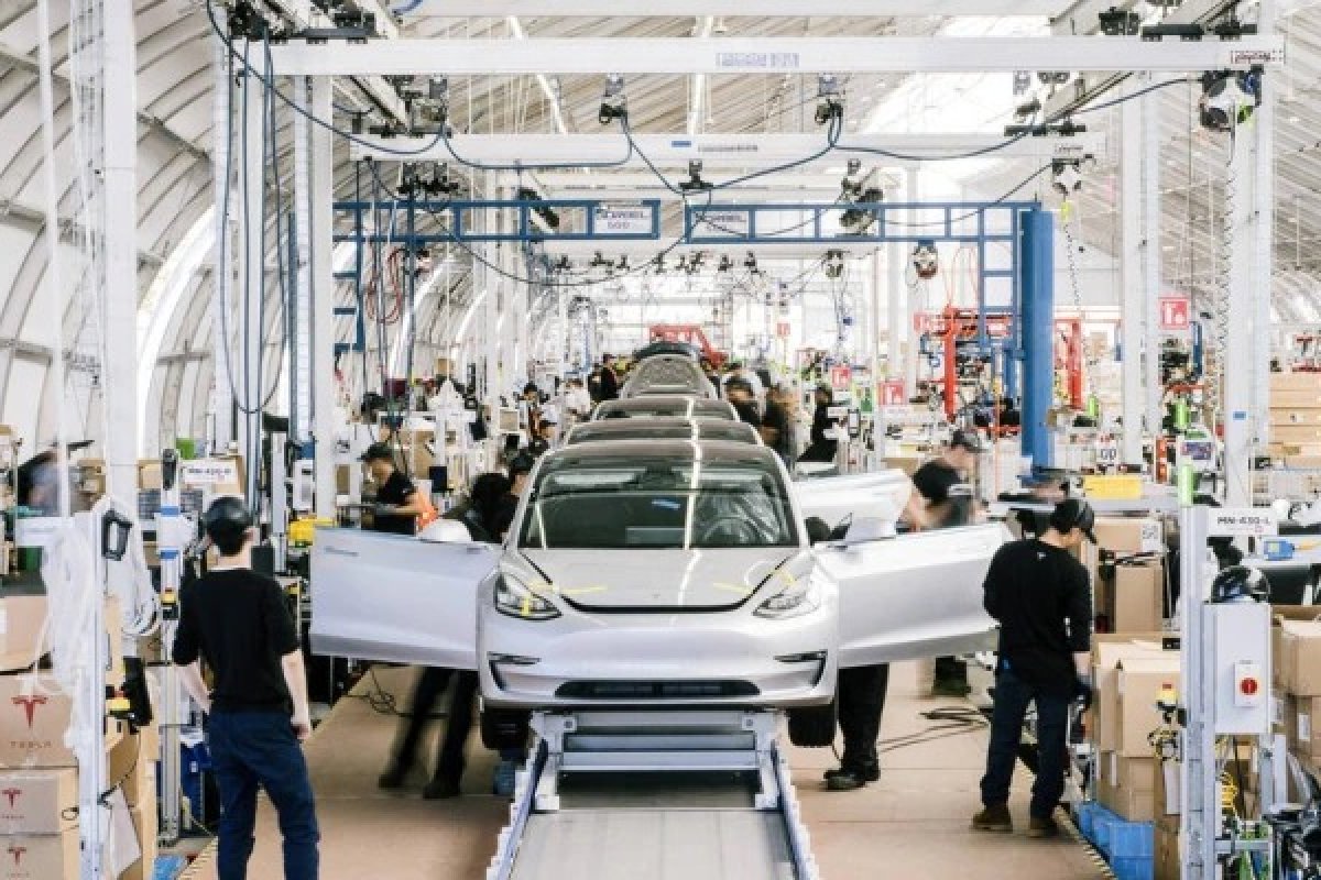 Elon Musk quer cortar 10% dos empregos na Tesla