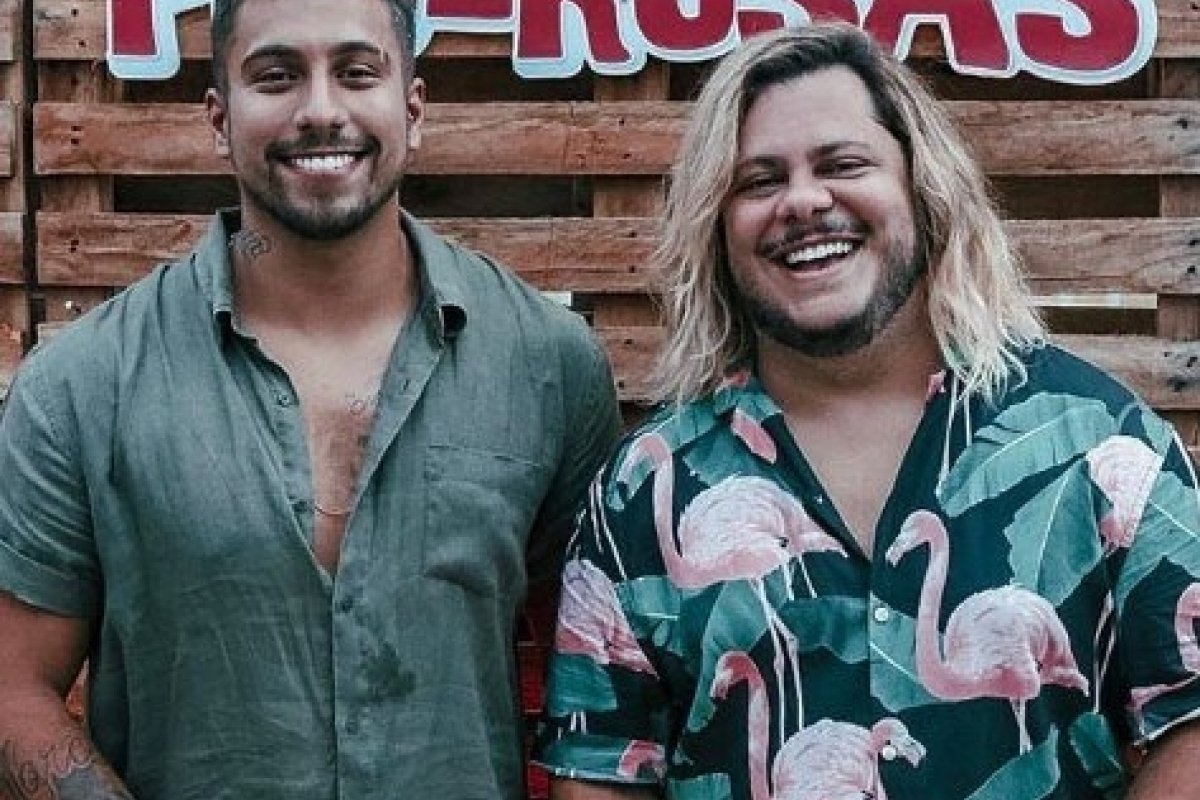 Publicitário assume namoro com comediante do Multishow