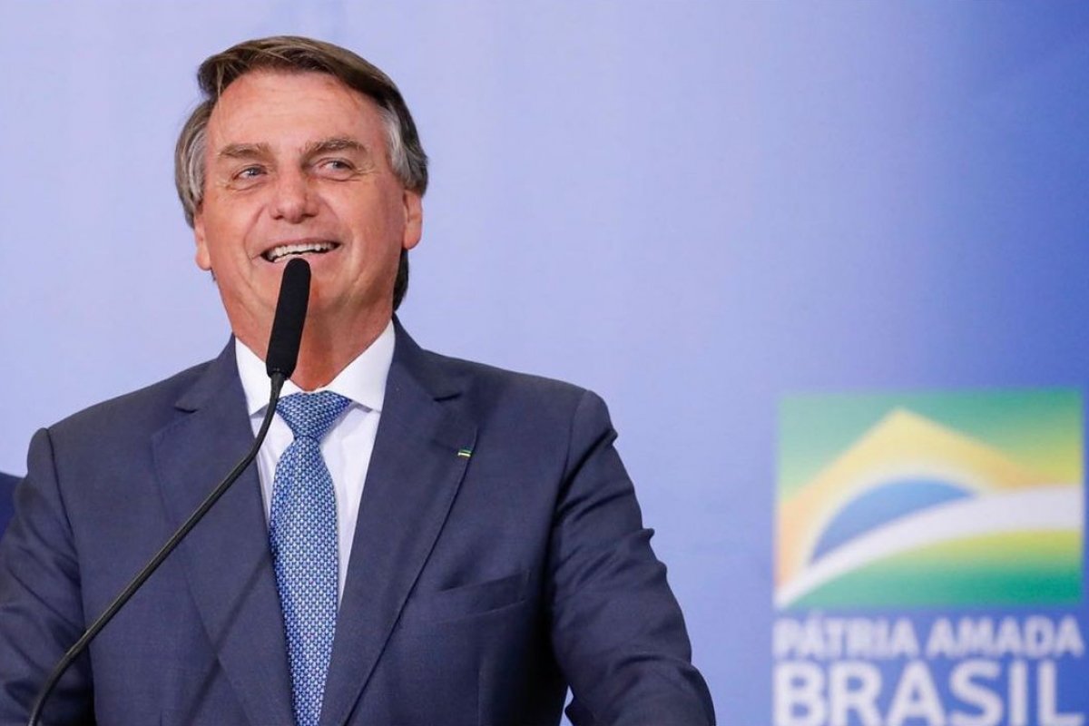 "Se precisar, iremos à guerra ", diz Bolsonaro a apoiadores sobre eleições 