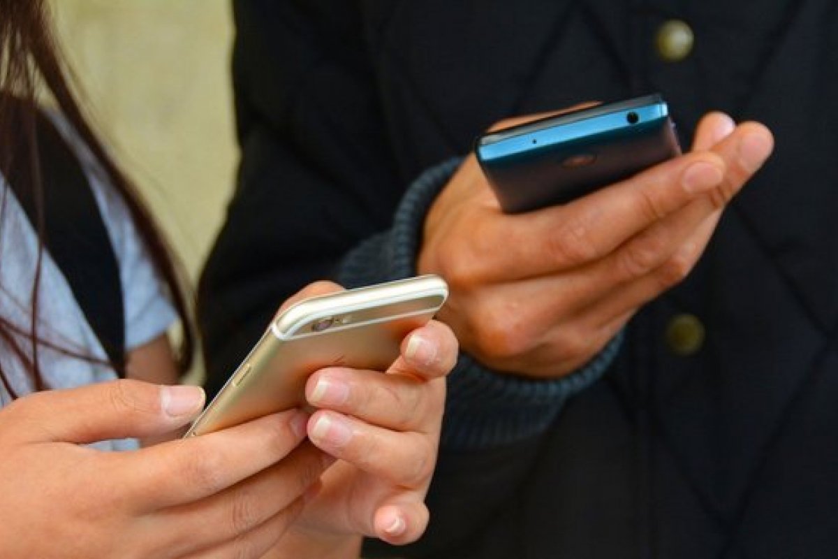 A cada minuto, duas vagas falsas de emprego são enviadas para celulares