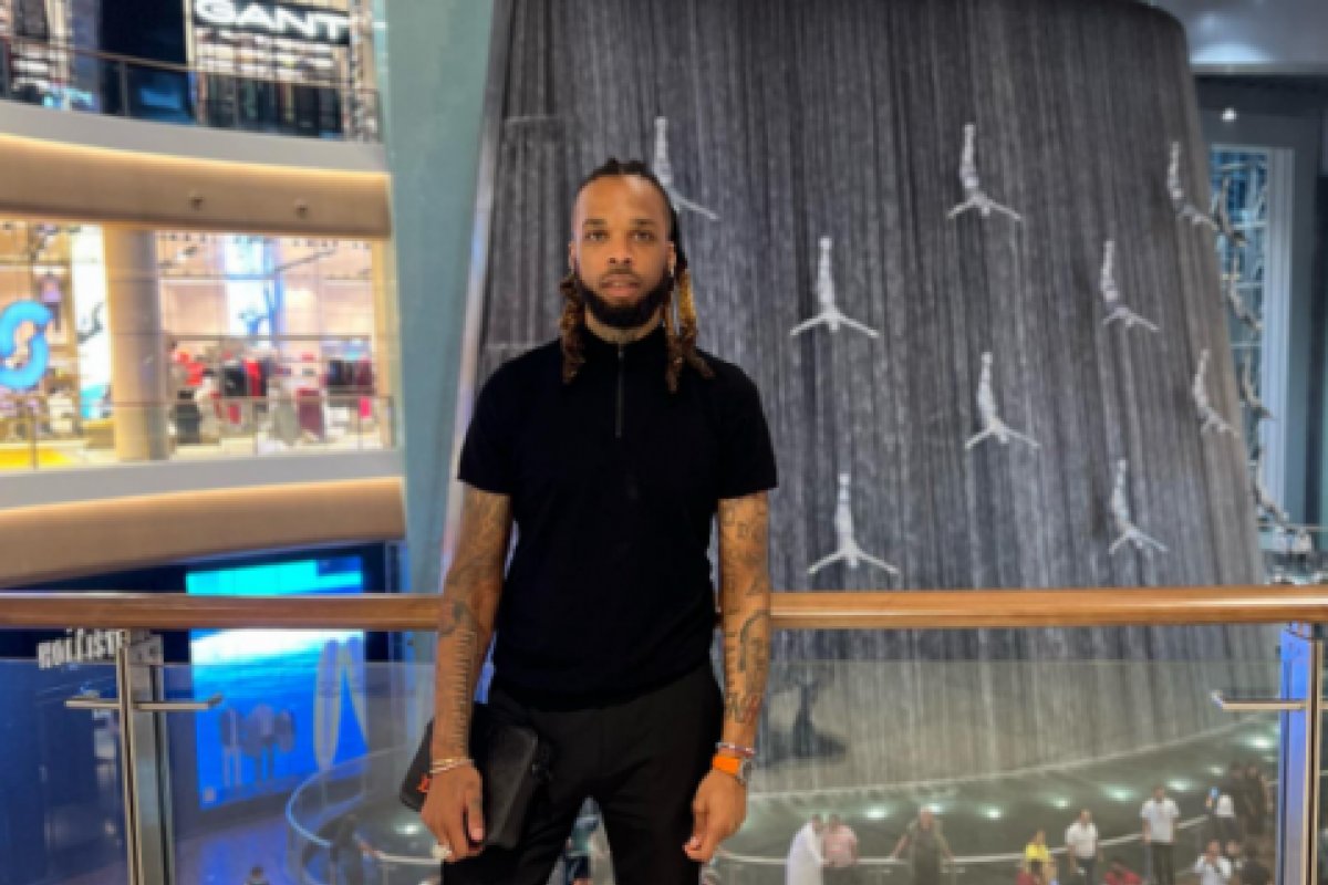 Rapper morre após ser esfaqueado durante festa em Londres