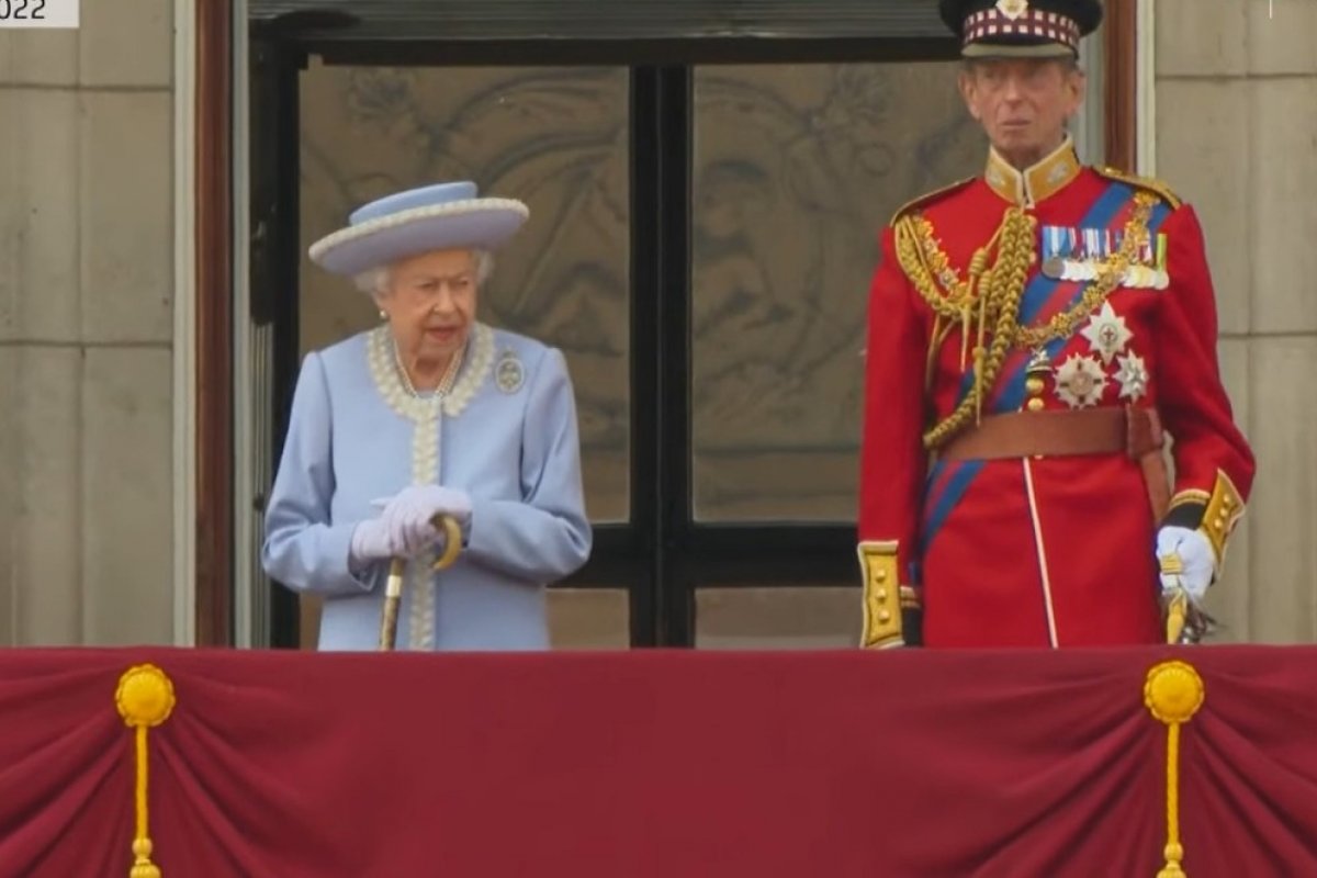 Jubileu da rainha Elizabeth termina com desfile em Londres