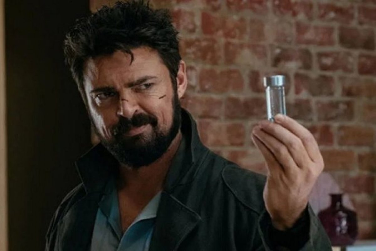 Karl Urban responde fãs após pedido para ser novo Wolverine