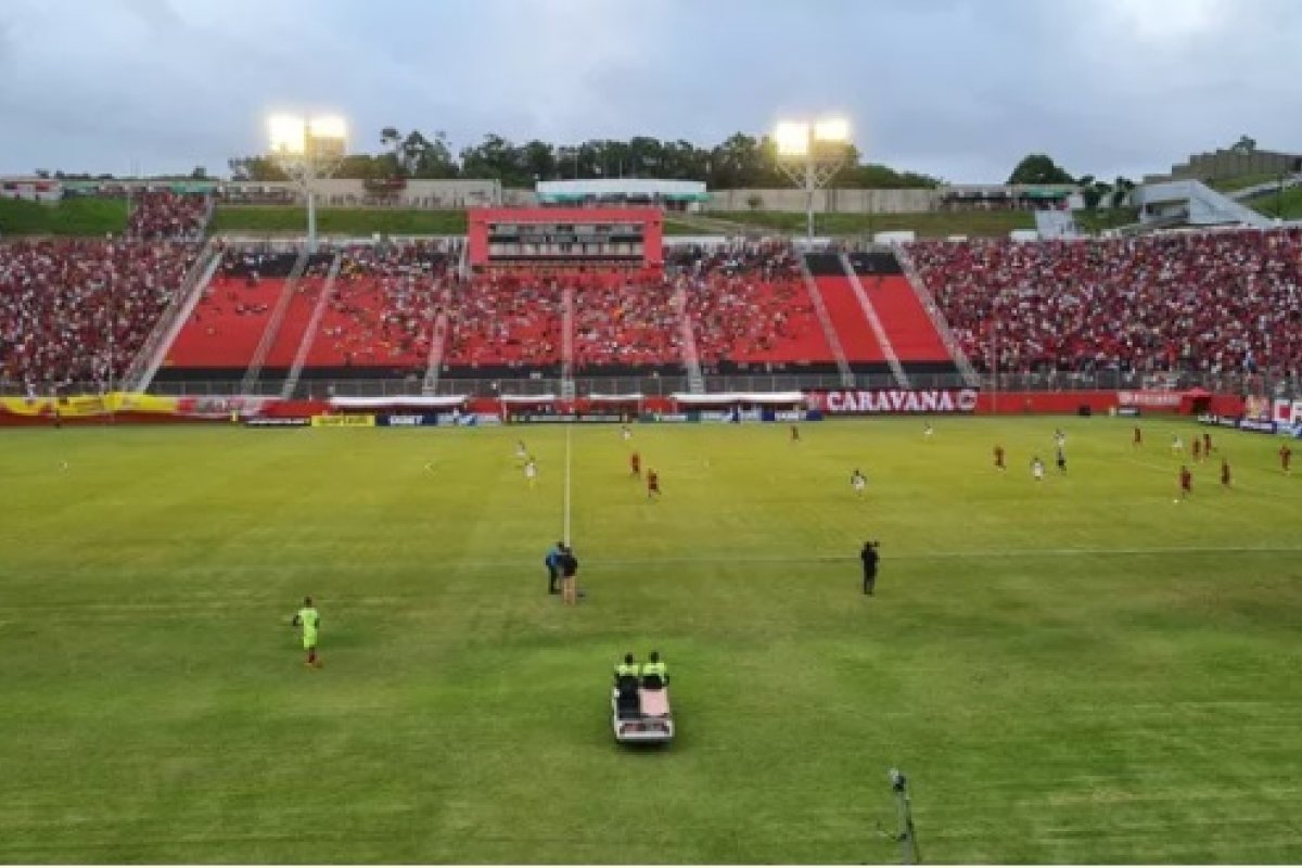 Com quase 29 mil torcedores no Barradão, Vitória desperdiça pênalti e perde para o Volta Redonda