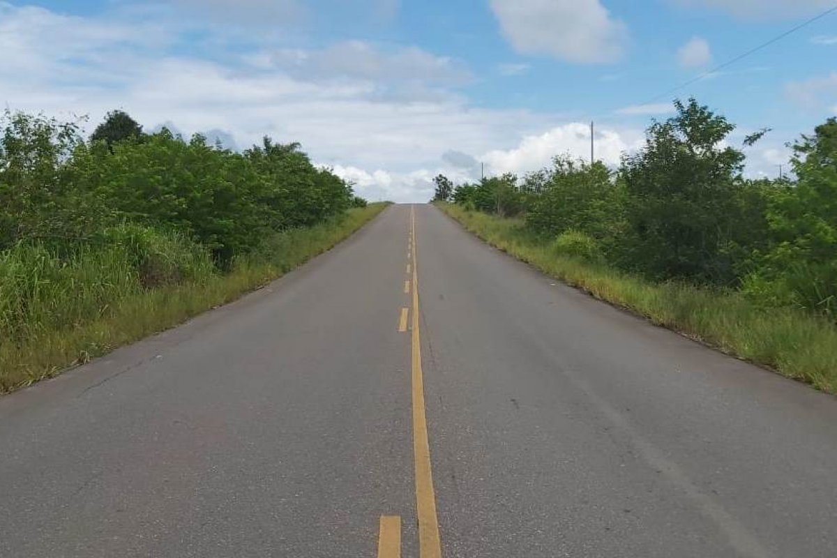 Batida entre motocicleta e caminhonete mata jovem no extremo sul da Bahia