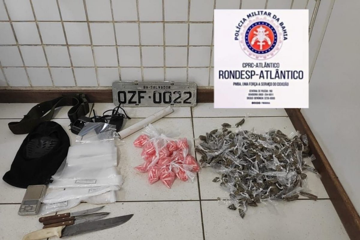 Rondesp apreende rádios comunicadores e drogas na Boca do Rio, em Salvador