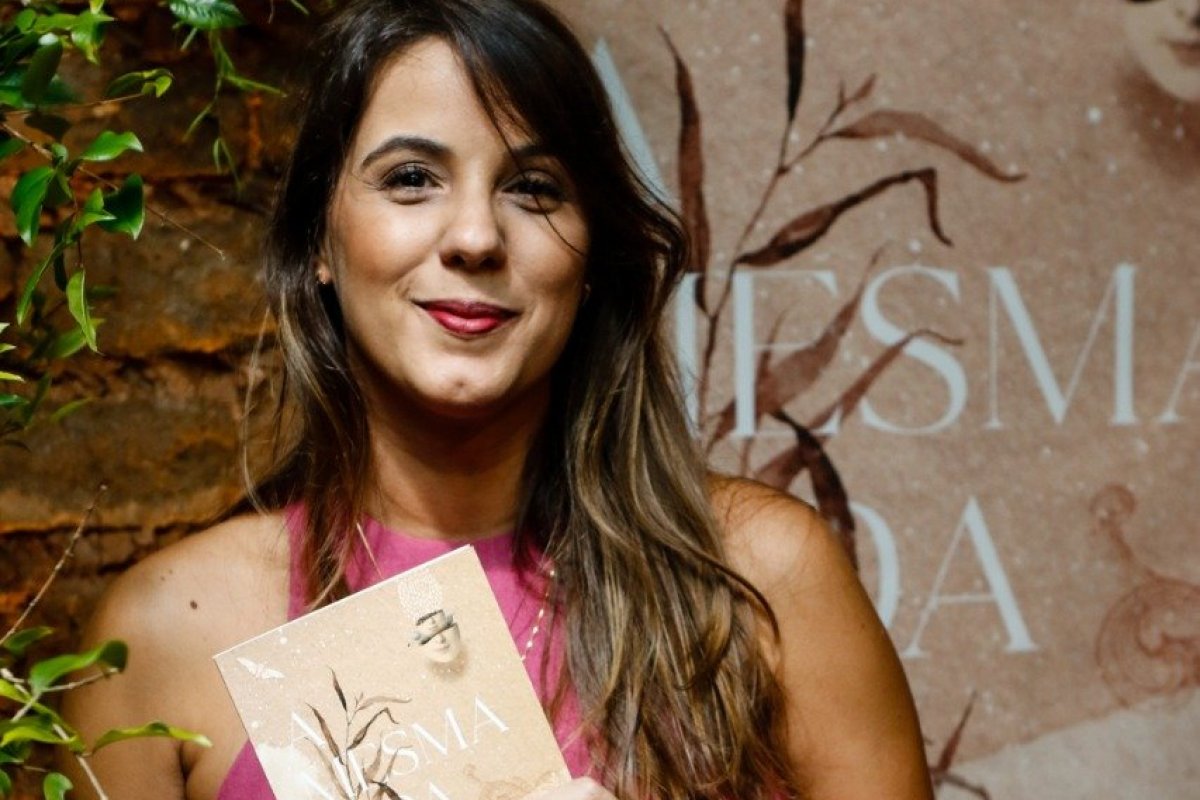 Renata Ettinger recebe amigos e convidados no lançamento de ‘A mesma vida é outra’