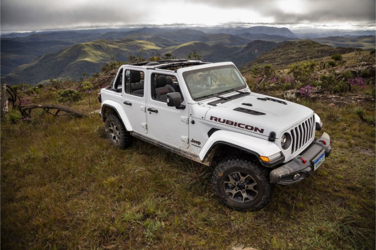 Jeep Wrangler 2022 ganha novos assistentes de condução
