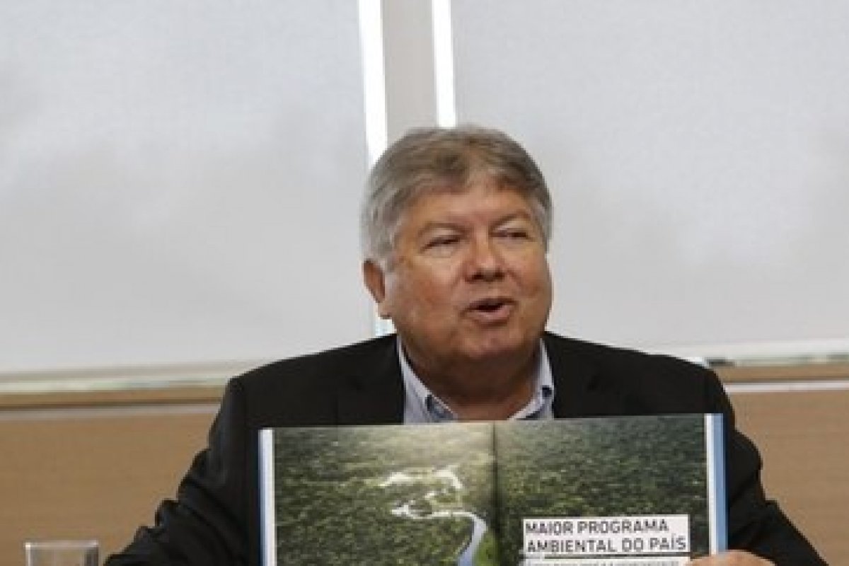 Secretário nacional diz que Brasil discute sobre 'alta tecnologia', mas que no saneamento está na 'era medieval'