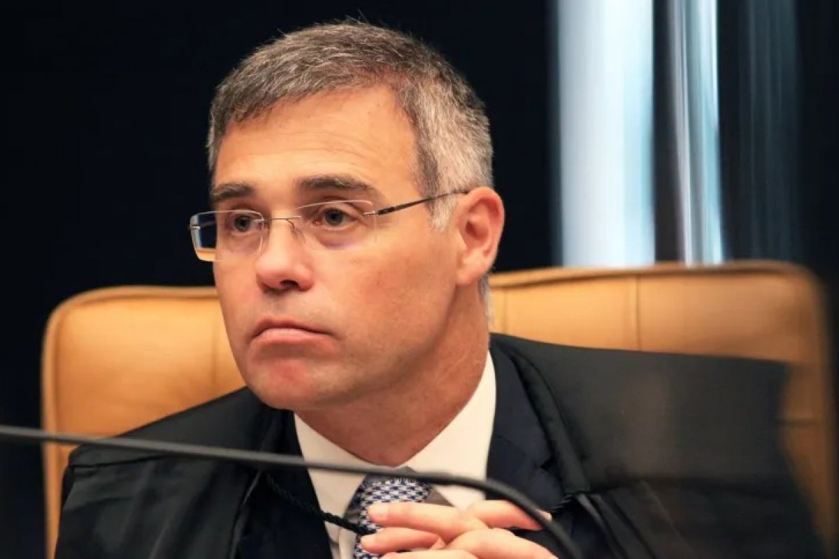 André Mendonça interrompe julgamento sobre mandato de bolsonarista cassado