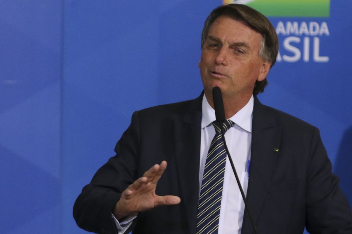 "Pelo que tudo indica não haverá reajuste para servidores públicos neste ano", diz Bolsonaro