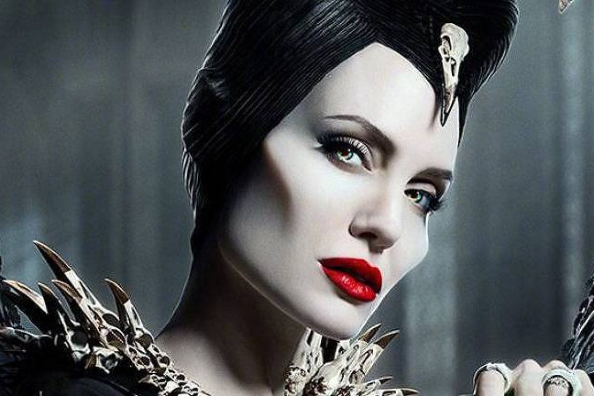 Halloween: cílios na maquiagem dão o up!