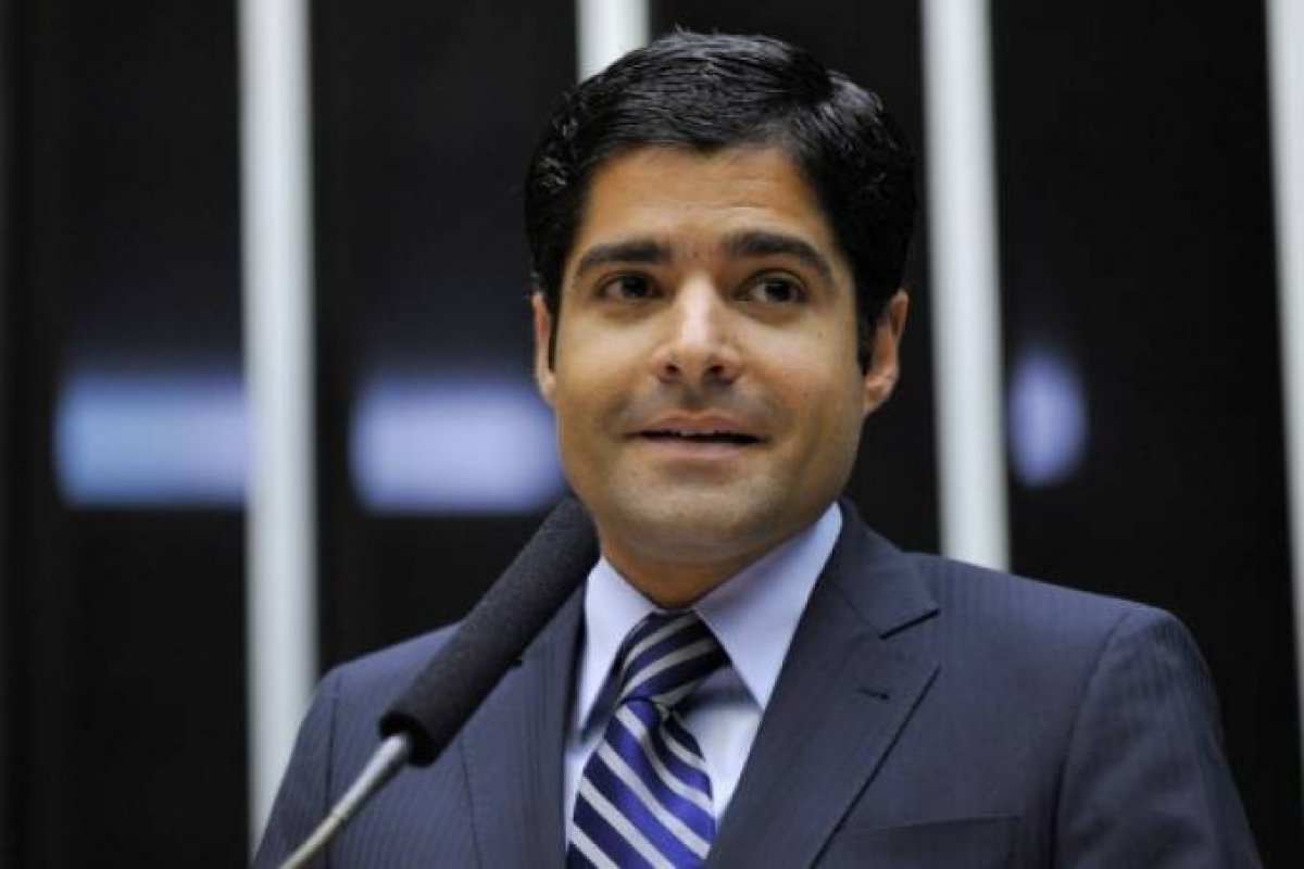 ACM Neto diz que declarações de Eduardo Bolsonaro são afronta à Democracia