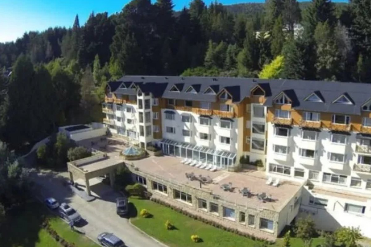 Deslizamento em hotel de luxo em Bariloche deixa três turistas uruguaios mortos