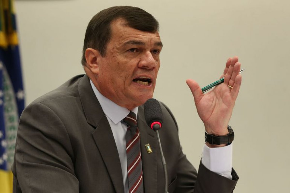 Ministro da Defesa diz que Compra de Viagra e próteses penianas pelas Forças Armadas atendeu princípios da administração pública