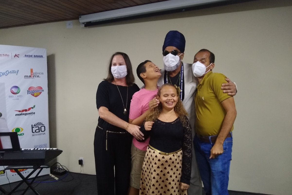 Carlinhos Brown inaugura centro de música do Instituto de Cegos da Bahia