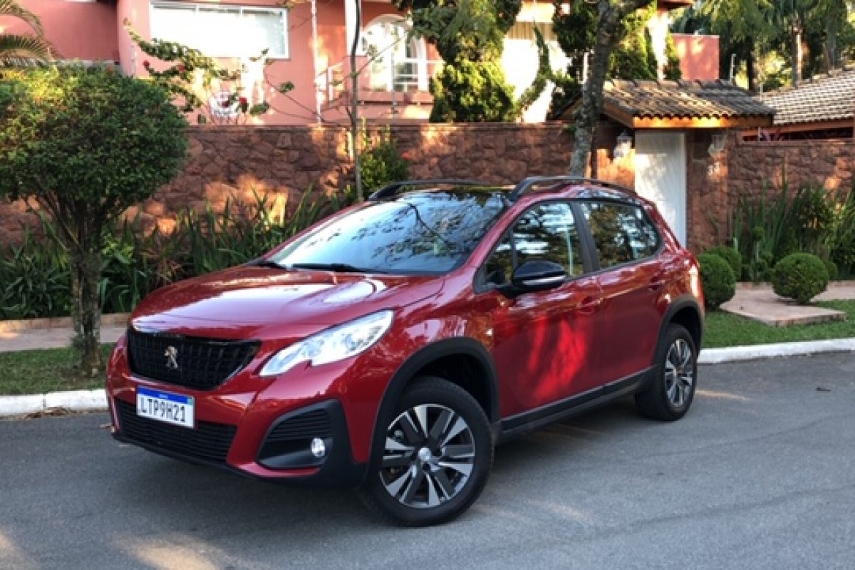 Peugeot 2008 THP automático surge no site da marca por R$ 99 mil