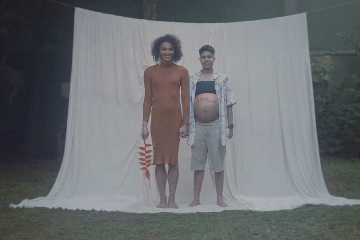 “Um rock, Um Roubo, Um Love com Você”: Isis Broken lança videoclipe com o marido Aqualien grávido