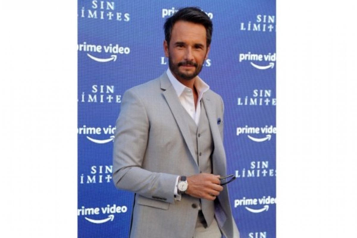 Rodrigo Santoro veste Montblanc na première da série Sem Limites!