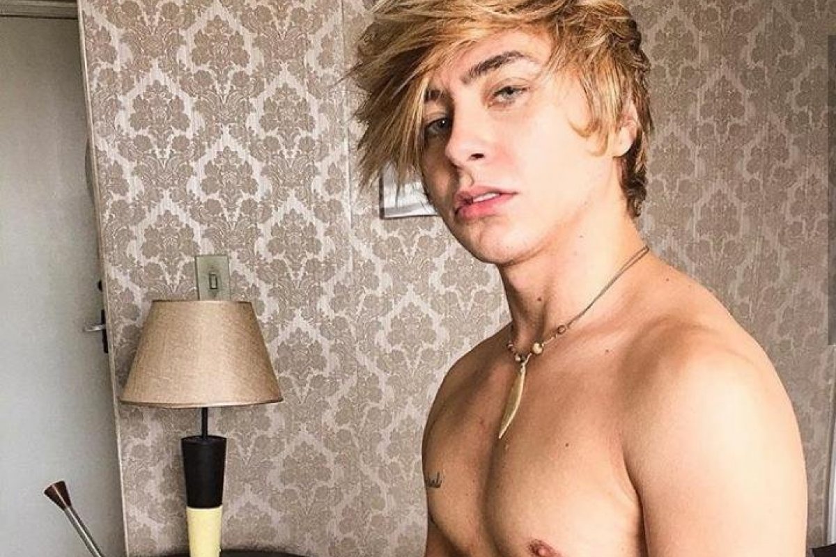 Ex-colírio da Revista Capricho realiza rinoplastia para começar um novo projeto!