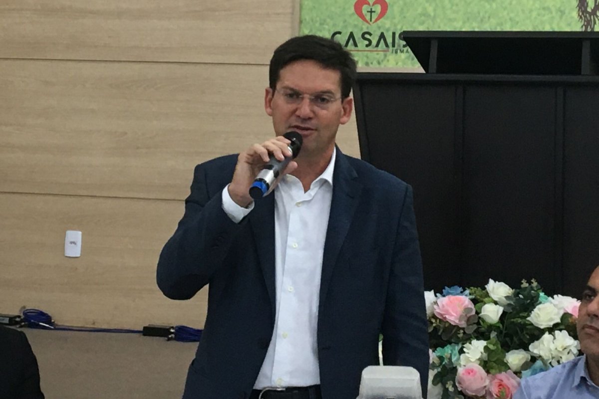 Roma diz que Neto está ‘iludindo’ os eleitores quando não se compromete com a eleição nacional