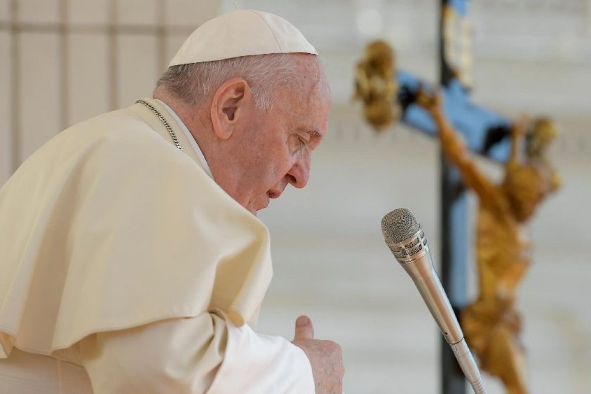 Papa Francisco adia viagem marcada para África em julho por conta de problema no joelho