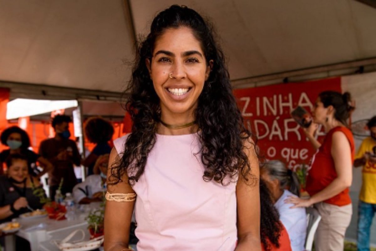 'Ficaria honrada', diz Bela Gil sobre ser vice na chapa de Haddad para o governo de SP