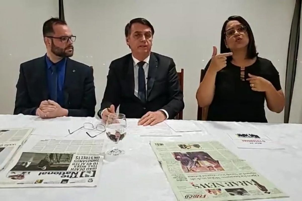 Em live, Bolsonaro volta a criticar Globo e governador do RJ