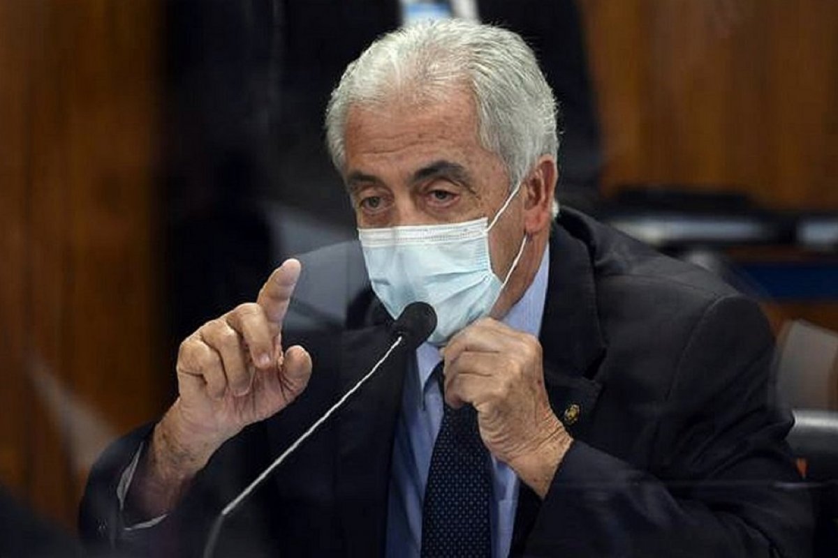 Otto Alencar tem alta neste domingo após cirurgia para retirada de cálculo renal