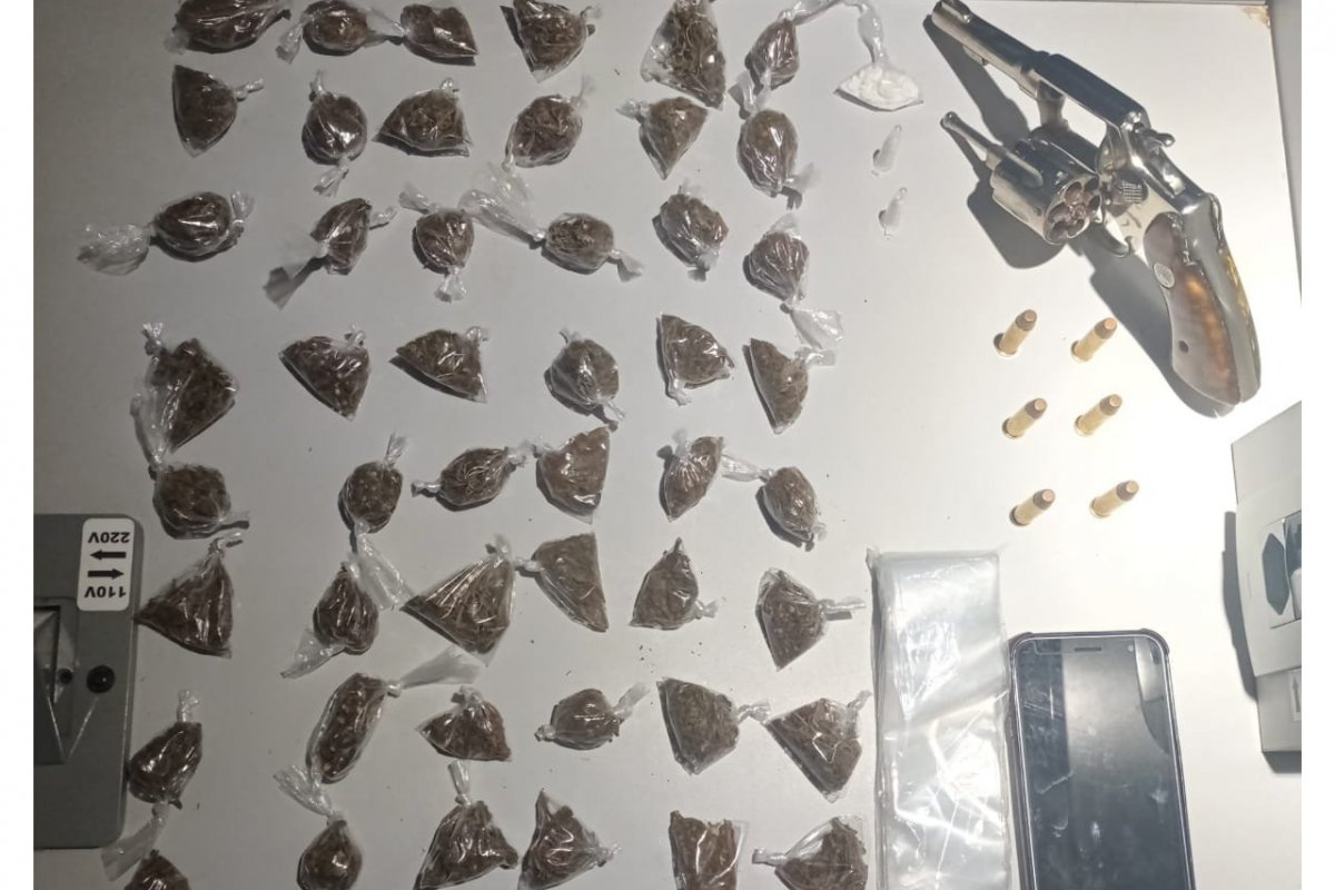 Homem é preso com drogas em Camaçari (BA)