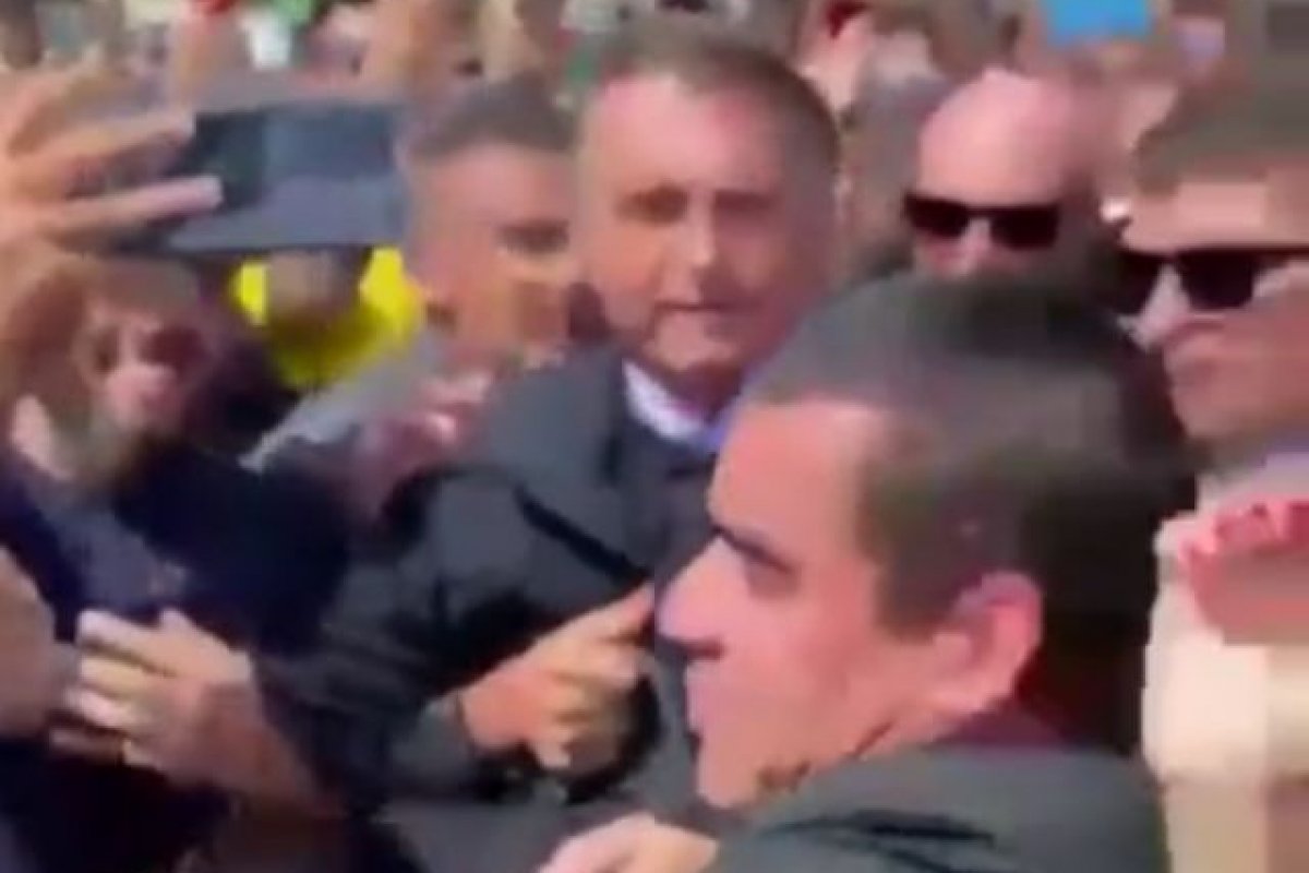 Vídeo: Bolsonaro é recebido ao som de 'mito' por apoiadores em Miami