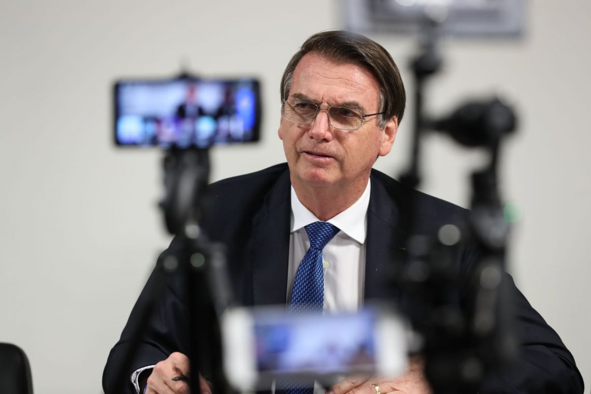 Bolsonaro afirma que ainda não foi possível localizar a origem das manchas de óleo