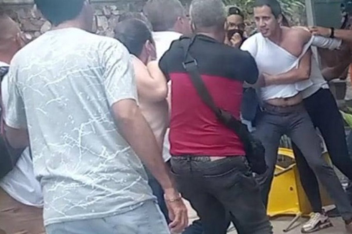 Vídeo: Juan Guaidó é expulso de restaurante na Venezuela e Brasil se solidariza