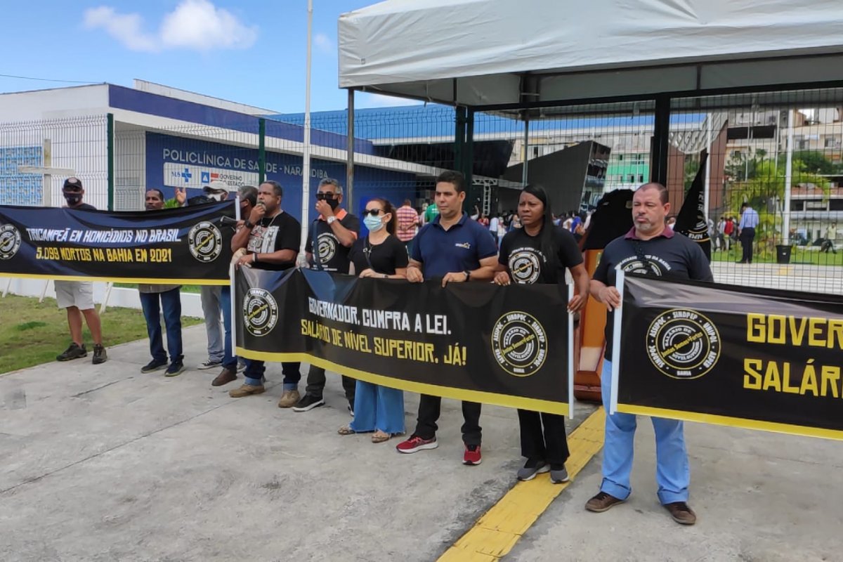 Vídeo: “Tricampeão em homicídios”, afirmam policiais civis em manifestação em Salvador