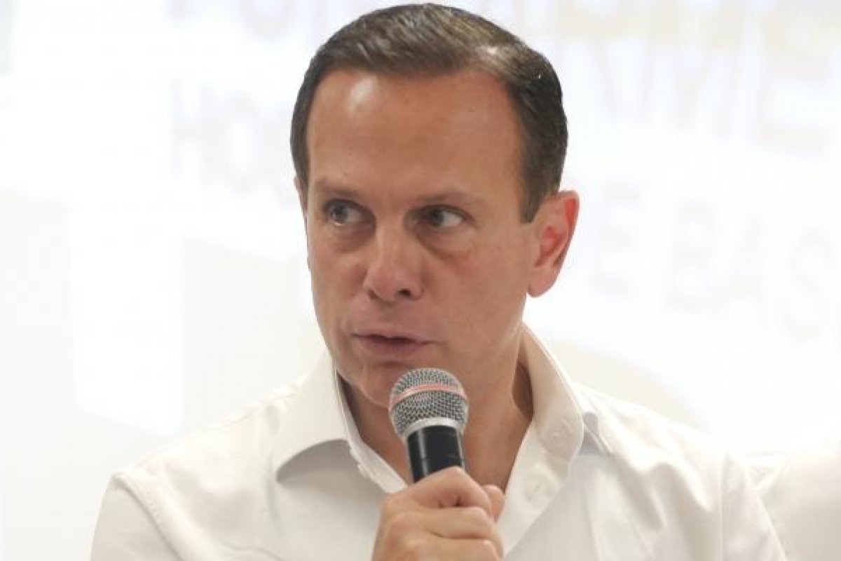 Doria anuncia fim da 'vida pública' e se desculpa por erros