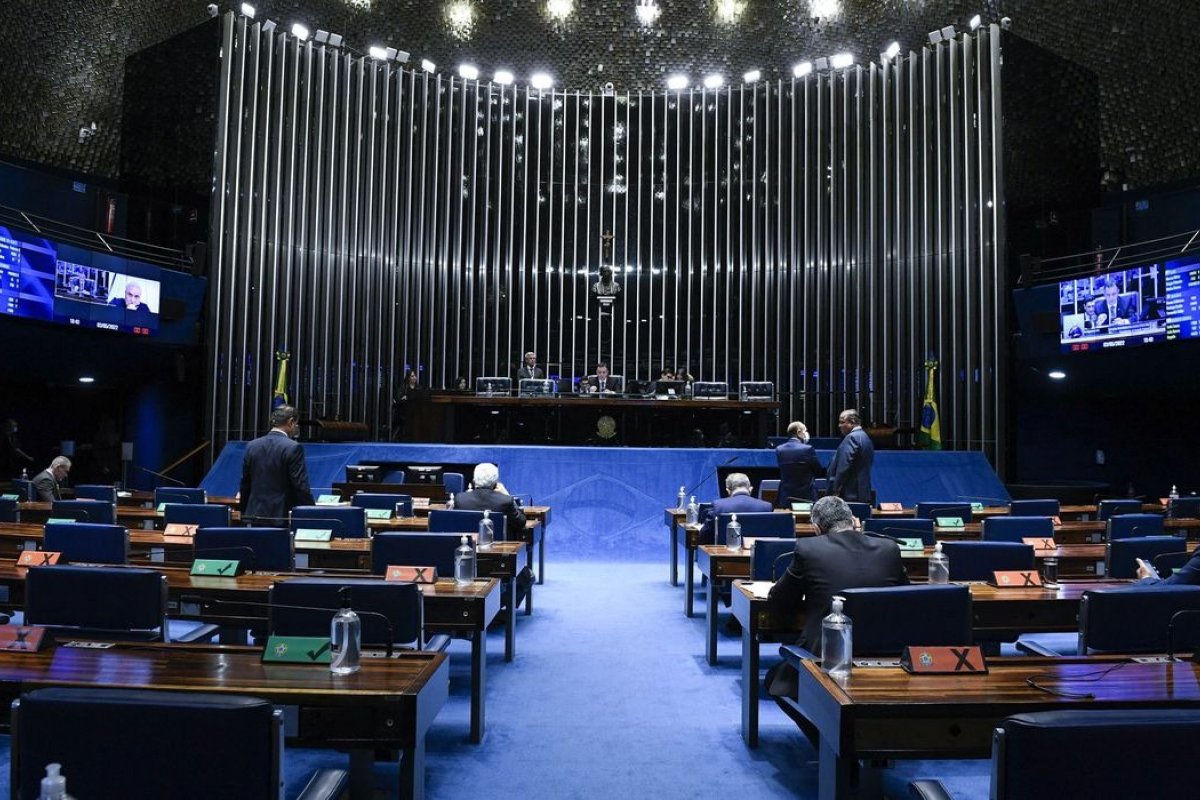 Senado aprova projeto que limita ICMS dos combustíveis
